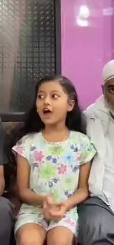 एक छोटी सी बच्ची की शोसल मीडिया पर वायरल कविता के माध्यम से आज के दौर में मोबाइल के फैशन में चूर लड़कियों की हकीकत को खोल दी