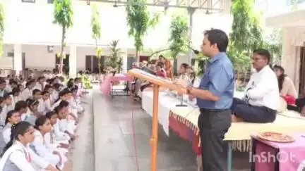 शिकारपुर: शिकारपुर नगर स्थित सूरजभान सरस्वती विद्या मंदिर इंटर कॉलेज में नवनिर्वाचित छात्र सांसदों ने ली शपथ