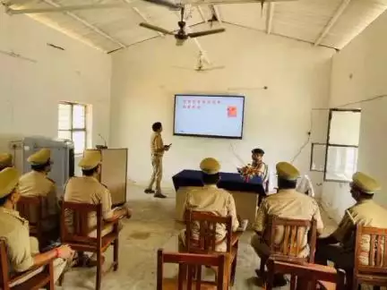 कर्वी: एसपी ने पुलिस लाइन में आरक्षी नागरिक पुलिस के आधारभूत कोर्स हेतु 04 दिवसीय प्रशिक्षण कार्यक्रम का आयोजन किया