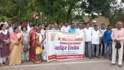 वर्धा: प्रवीण गायकवाड यांच्यावर झालेल्या हल्याच्या निषेधार्थ डॉ.बाबासाहेब आंबेडकर चौक येथे परिवर्तनवादी संघटननांचे निषेध आंदोलन