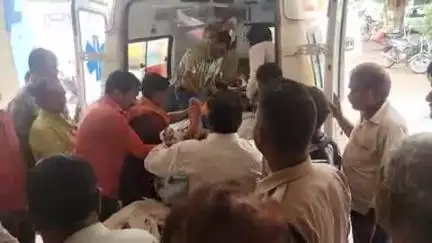 जबेरा: करनपुरा में शक्तिघाट के पास दो बाइक सवारों की भिड़ंत, एक गंभीर रूप से जबलपुर रेफर