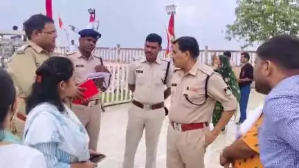 बड़वानी: नागलवाड़ी शिखर धाम मेले को लेकर कलेक्टर एसपी ने मंदिर दर्शन कर बैठक ली, अधिकारियों को किया निर्देशित