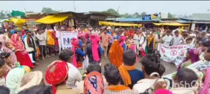 झाबुआ: नशे से दूरी, है जरूरी अभियान के तहत कल्याणपुरा में पुलिस द्वारा जनजागरूकता कार्यक्रम आयोजित