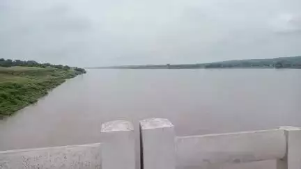 गोपद बनास: सोन नदी में जलस्तर बढ़ने से कलेक्टर ने सभी को सावधानी बरतने की अपील की