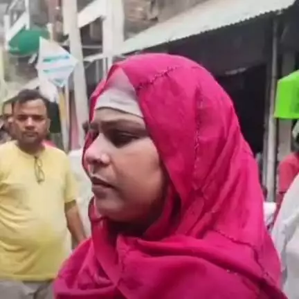 बांसी: लोहा मंडी में नगर पालिका अध्यक्ष चमनआरा ने नालियों से हटवाया कब्जा, जल निकासी सुनिश्चित कराई