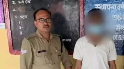 राजगढ़ी: प्लास्टिक की केन से अवैध अंग्रेजी शराब की तस्करी करते एक व्यक्ति को किया गया गिरफ्तार