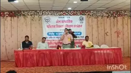 मैनपुरी: मंडी धर्मदास स्थित राजीव गांधी कंप्यूटर इंस्टिट्यूट पर व्यक्तित्व विकास प्रशिक्षण का कार्य शुरू हुआ