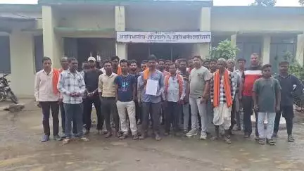पत्थलगांव: ग्राम जोराडोल में पीएम आवास योजना की मजदूरी की राशि के गबन का मामला, ग्रामीणों ने एसडीएम को सौंपा ज्ञापन #jansamasya