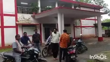 उदयपुर धरमजयगढ़: वन महोत्सव कार्यक्रम में बांटे गए कार्ड में धर्मजयगढ़ विधायक का नाम नहीं, कांग्रेसियों ने प्रोटोकॉल उल्लंघन का आरोप लगाया