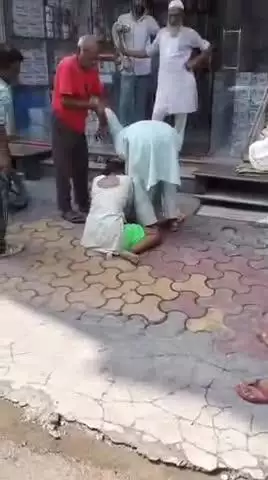 मुरादाबाद: मामूली विवाद के चलते दो महिलाओं के बीच हुई जमकर मारपीट, घटना का वीडियो सोशल मीडिया पर वायरल
