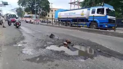 கோவை தெற்கு: டவுன்ஹால் - லங்கா கார்னர் நடுவே 
மரண குழி #localissue