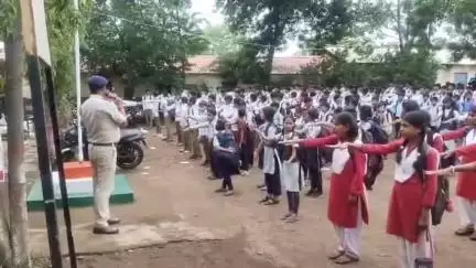मोहखेड़: नशे से दूरी है जरूरी: जागरूकता अभियान के तहत पुलिस चौकी प्रभारियों ने स्कूलों में दिलाई शपथ