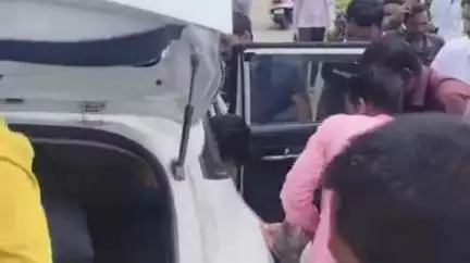 पोलायकलां: कालापीपल विधायक ने दिखाई मानवता, छीलोचा जोड़ के पास घायल को अपनी गाड़ी से अस्पताल पहुंचाया