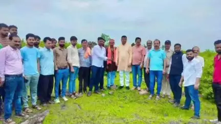 बहोरीबंद: ग्राम सिमरापटी में 'एक पेड़ मां के नाम' अभियान के तहत बहोरीबंद विधायक प्रणय पांडे ने किया पौधारोपण