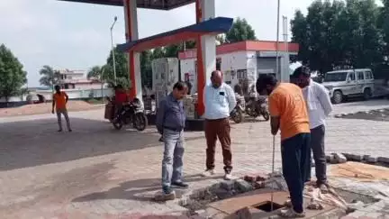 खातेगांव: सिद्धेश्वर पेट्रोल पंप के दो नोजल सील, 3628 लीटर पेट्रोल जब्त, कम मात्रा में दे रहे थे पेट्रोल