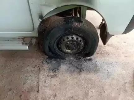 अभनपुर: ग्राम जौंदी में अज्ञात आरोपी ने सड़क किनारे खड़ी ईको कार में लगाई आग, प्रार्थी ने 4 माह पहले ही खरीदी थी