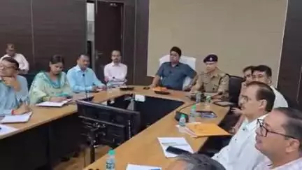 रुद्रपुर: रुद्रपुर में गृहमंत्री अमित शाह के कार्यक्रम को देखते हुए, जिले के डीएम नितिन सिंह भदोरिया ने अधिकारियों के साथ की बैठक