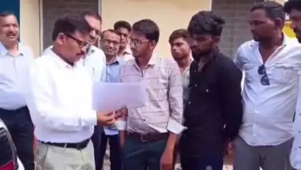 पन्ना: कोंदरनपुरा के शासकीय प्राथमिक शाला में शिक्षकों की लचर कार्यप्रणाली, विरोध करने पर अभिभावकों पर एफआईआर का आरोप