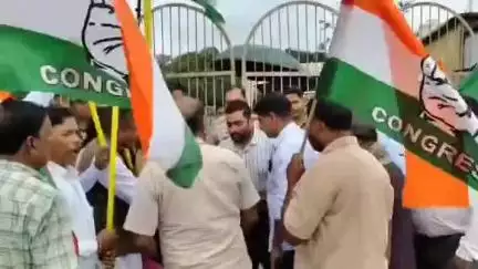 सामरी कुसमी: बिजली बिल को लेकर कांग्रेस सड़क पर उतरी, जिलाध्यक्ष केपी सिंहदेव के नेतृत्व में कुसमी में किया प्रदर्शन