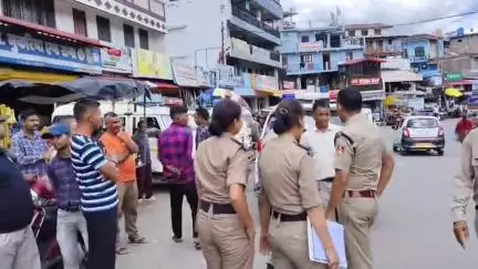 लोहाघाट:पंचायत चुनाव को लेकर लोहाघाट में परिवहन विभाग ने चलाया वाहनों का जांच अभियान।