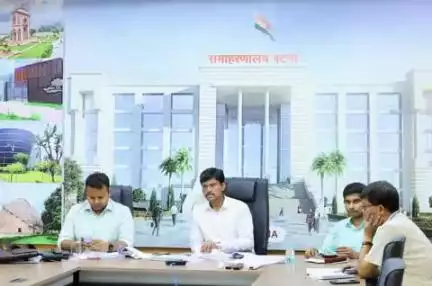 जिलाधिकारी, पटना द्वारा मुख्य सचिव, बिहार की अध्यक्षता में दक्षिण बिहार में केंद्र सरकार अंतर्गत बड़ी परियोजनाओ के सुचारू क्रियान्वयन के संबंध में वीडियो कॉन्फ्रेसिंग के माध्यम से आयोजित बैठक में भाग लिया गया।
