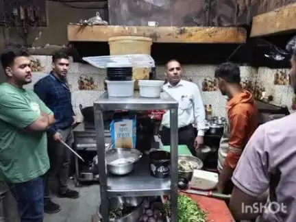 देवास नगर: देवास: विभिन्न होटल व रेस्टोरेंट से खाद्य पदार्थों के नमूने राज्य खाद्य परीक्षण प्रयोगशाला भेजे गए