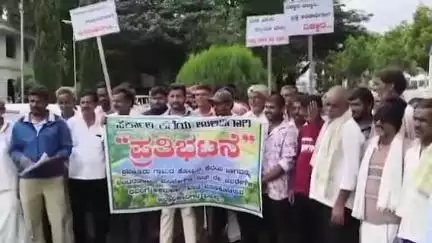 ಹಾಸನ: ನಕಲಿ ದಾಖಲೆ ಸೃಷ್ಟಿಸಿ ಶ್ರವಣೂರು ಗ್ರಾಮದಲ್ಲಿ ಕೆರೆ ನುಂಗಿದ್ರಾ? ಭೂಗಳ್ಳರು! ನಗರದಲ್ಲಿ ಗ್ರಾಮಸ್ಥರ ಪ್ರತಿಭಟನೆ