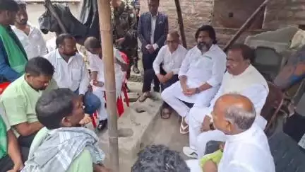 पूर्णिया पूर्व: झारखंड के शिक्षा मंत्री रामदास सोरेन टेटगामा पहुँचे, पीड़ित परिवार से मिले