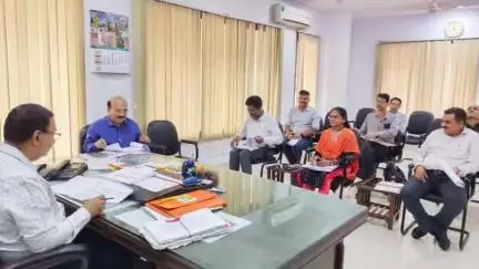 सागर नगर: सागर संभाग कमिश्नर का निर्देश, आगामी 15 दिनों में लंबित छात्रवृत्ति का भुगतान करें