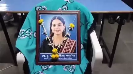 કતારગામમાં શિક્ષિકાના આપઘાત ને લઈ પાટીદાર સમાજના અગ્રણીઓની મોટી બેઠક મળી,અસમાજિક તત્વોનો પાઠ ભણાવવા આગળ આવવા અપીલ