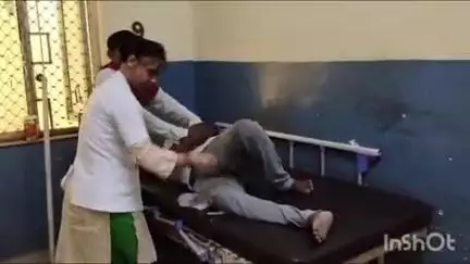 बांदा: बसहरी गांव में छप्पर छाते समय एक व्यक्ति को जहरीले सांप ने काटा, हालत बिगड़ने पर परिजनों ने जिला अस्पताल में कराया भर्ती