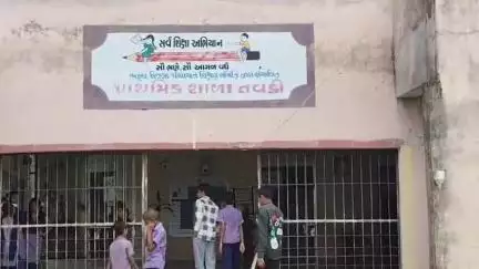 ઝઘડિયા: તવડી ગામે શાળામાં બાળક ઇજાગ્રસ્ત થવાના પગલે તાલુકા પ્રાથમિક શિક્ષણ અધિકારી શાળાની મુલાકાતે. #jansamasya