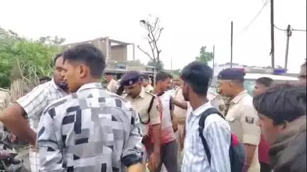 सिवान: सीवान में फॉर्च्यूनर सवार से दिनदहाड़े लूट, साढ़े चार लाख और सोने की चैन लूटी