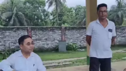 ঢেকিয়াজুলি ভাগ: বিভিন্ন দিশ পৰ্যবেক্ষণৰ বাবে ঢেকীয়াজুলি ক্ৰীড়া সন্থাৰ খেলপথাৰত উপস্থিত হয় বৰছলা সমষ্টিৰ বিধায়ক গনেশ কুমাৰ লিম্বু