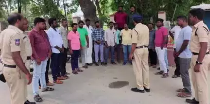 నారాయణపేట్: సామాజిక అంశాలపై ప్రజలు అవగాహన కలిగి ఉండాలని జిల్లా కేంద్రంలో హెడ్ కానిస్టేబుల్ అశోక్ సూచన