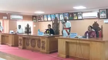 சிவகாசி: திடக்கழிவு மேலாண்மை தனியார் ஒப்பந்த நிறுவனங்களுக்கு பணி நீட்டிப்பு வழங்க மாநகராட்சி கூட்டத்தில் உறுப்பினர்கள் எதிர்ப்பு