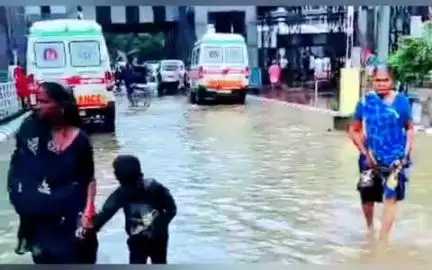 सैफई: सैफई पीजीआई के ट्रॉमा सेंटर में हल्की बारिश से जलभराव, मरीजों की जान जोखिम में, जिम्मेदार बेखबर