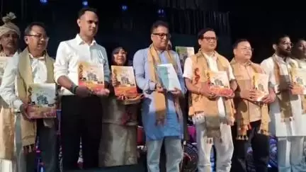 উত্তৰ লক্ষীমপুৰ: নগৰৰ জিলা পুথিভঁৰাল প্ৰেক্ষাগৃহত টাই আহোম যুৱ পৰিষদৰ ৩০ সংখ্যক কেন্দ্ৰীয় প্ৰতিষ্ঠা দিৱস আৰু টাই আহোম মহিলা অভিবৰ্ধন