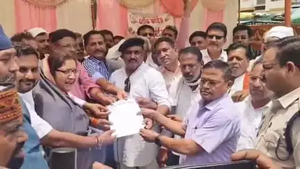 सनावद: हरदा की घटना के विरोध में कांग्रेस ने सनावद में राज्यपाल के नाम सौंपा ज्ञापन