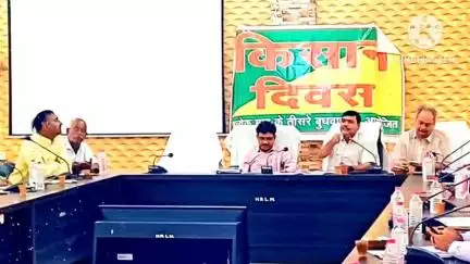 गौरीगंज: विकास भवन सभागार में आयोजित हुआ किसान दिवस, जिला विकास अधिकारी ने किसानों की समस्याएं सुनकर दिए निस्तारण के निर्देश
