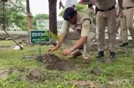 हरिद्वार: रोशनाबाद पुलिस लाइन में हरेला पर्व मनाया गया, SSP परमेंद्र डोबाल की अगुवाई में भारी बारिश के बीच लगाए गए 400 पेड़