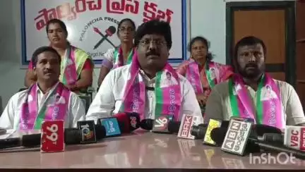 కొత్తగూడెం: TRS, కాంగ్రెస్ పార్టీలను పాల్వంచ విలేకరుల సమావేశంలో విమర్శించిన TRS (D) వ్యవస్థాపక అధ్యక్షులు