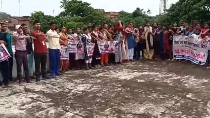 लखीसराय: रामचंदरपुर गांव के महादलित टोला में किशोर-किशोरी समूह के बीच सखी वार्ता का आयोजन
