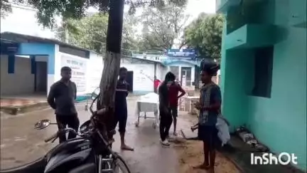जमुई: भाटचक गांव में वज्रपात से किसान की हुई मौत, शव का सदर अस्पताल में कराया गया पोस्टमार्टम