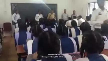 सिमगा: नवागांव शासकीय उच्चतर माध्यमिक विद्यालय में आयोजित हुआ यातायात जागरूकता कार्यक्रम