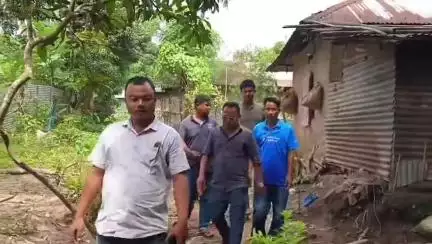 বিশালগড়: পিতৃমাতৃহীন অসহায় যুবকের পাশে দাঁড়ালো তিপ্রা মথা দলের ব্লক প্রেসিডেন্ট, ঘটনা বাথানমুড়া