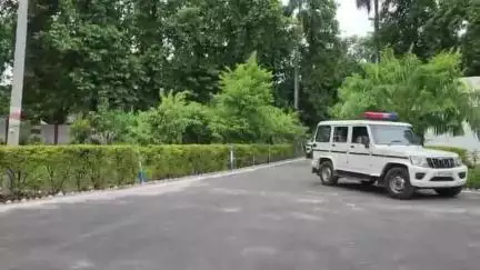 लखीमपुर: कलेक्ट्रेट के अटल सभागार में प्रभारी मंत्री नितिन अग्रवाल ने विकास कार्यों में तेजी लाने के लिए की समीक्षा बैठक