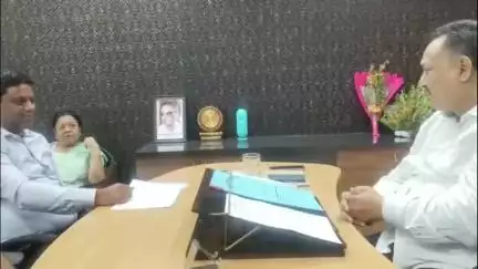 गिरिडीह: सदर अस्पताल गिरिडीह में प्रदीप बैठा ने सिविल सर्जन के सामने डिप्टी सुपरीटेंडेंट के रूप में योगदान दिया