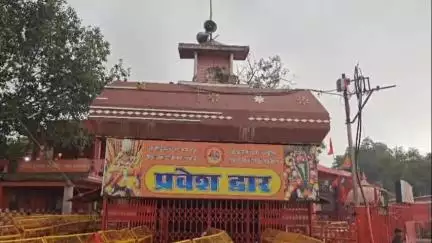 बड़े हनुमान जी को स्नान कराकर वापस लौटी मां गंगा, जलस्तर में दर्ज की गई कमी