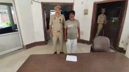 रामपुर: कोतवाली सिविल लाइंस क्षेत्र से पुलिस ने सट्टे की खाईबाड़ी करते हुए एक युवक को सट्टे की पर्ची और रकम के साथ गिरफ्तार किया